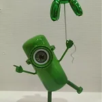 Petit Minion Koons (Vert clair, socle rectangulaire Blanc) — Vincent Duchêne