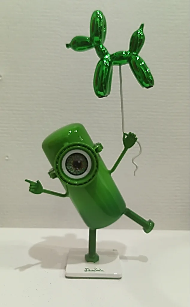 Petit Minion Koons (Vert clair, socle rectangulaire Blanc) — Vincent Duchêne