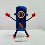 Petit Minion Porsche (Cyan, œil marron, socle rectangulaire blanc) — Vincent Duchêne