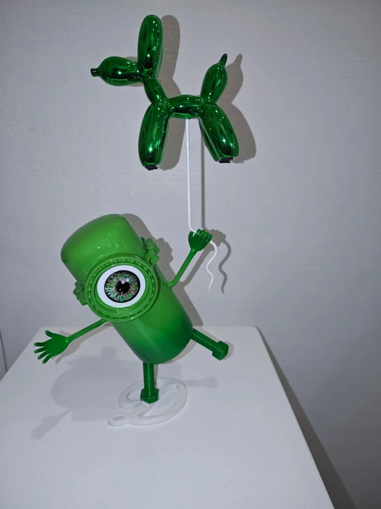 Petit Minion Koons (vert, socle D Blanc) — Vincent Duchêne
