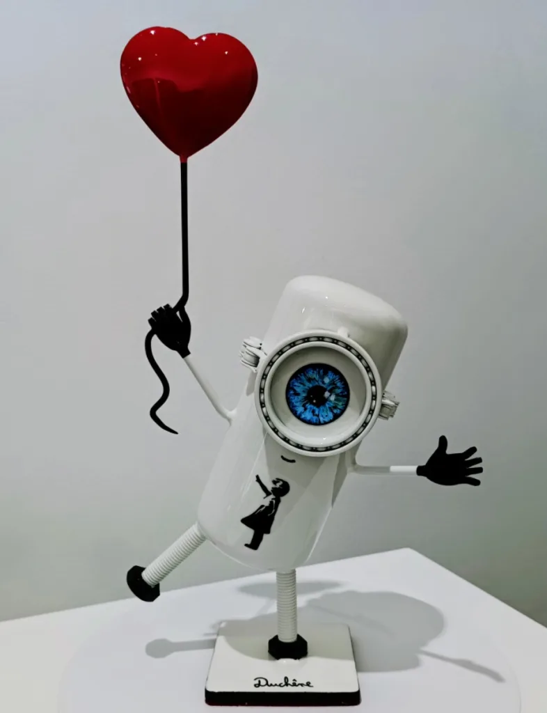 Petit Banksy (œil bleu, socle rectangulaire blanc) — Vincent Duchêne