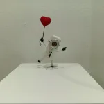 Petit Banksy (œil marron, socle D blanc) — Vincent Duchêne — vue 2
