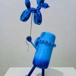 Petit Minion Koons (bleu, socle rectangulaire Blanc) — Vincent Duchêne — vue 5