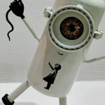 Petit Banksy (œil marron, socle D blanc) — Vincent Duchêne — vue 5