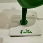 Petit Minion Koons (Vert clair, socle rectangulaire Blanc) — Vincent Duchêne — vue 8